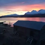 Hyggelig Lite Bosted Ved Sjoen, Naer Sentrum I Valnesfjord 아파트