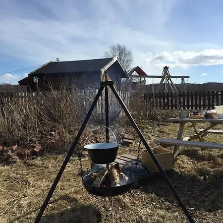 Hyggelig Lite Bosted Ved Sjoen, Naer Sentrum I Valnesfjord * Stokkland